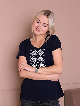 Женская футболка темно-синяя с белой вышивкой "Жыццё" 