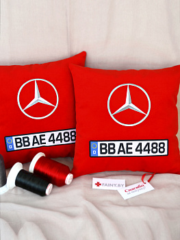 Комплект красных подушек "Mercedec-Benz", 33х33 см